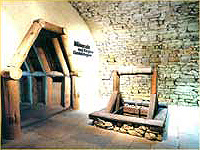 Eingang zum Höhlermuseum